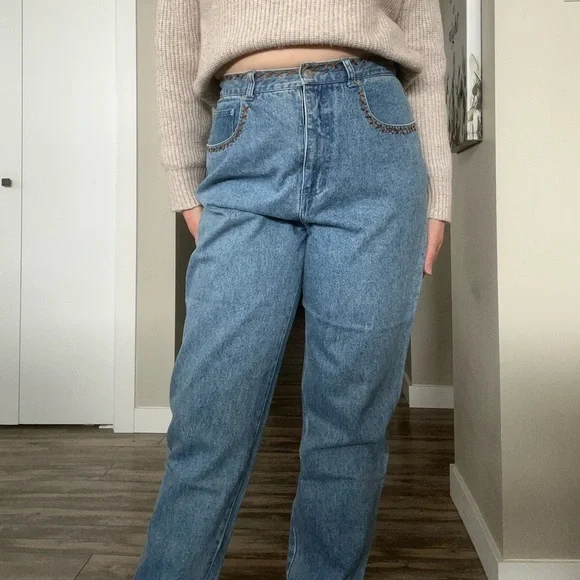 Vintage Hand Embroidered Ultra High Rise 90’s Cotton Denim Mom Straight Leg Jean - Picture 2 of 7